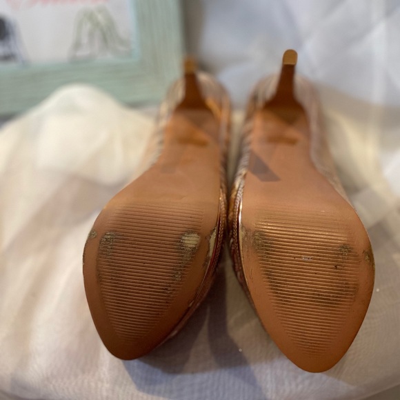 Shoes - Picture 5 of 6